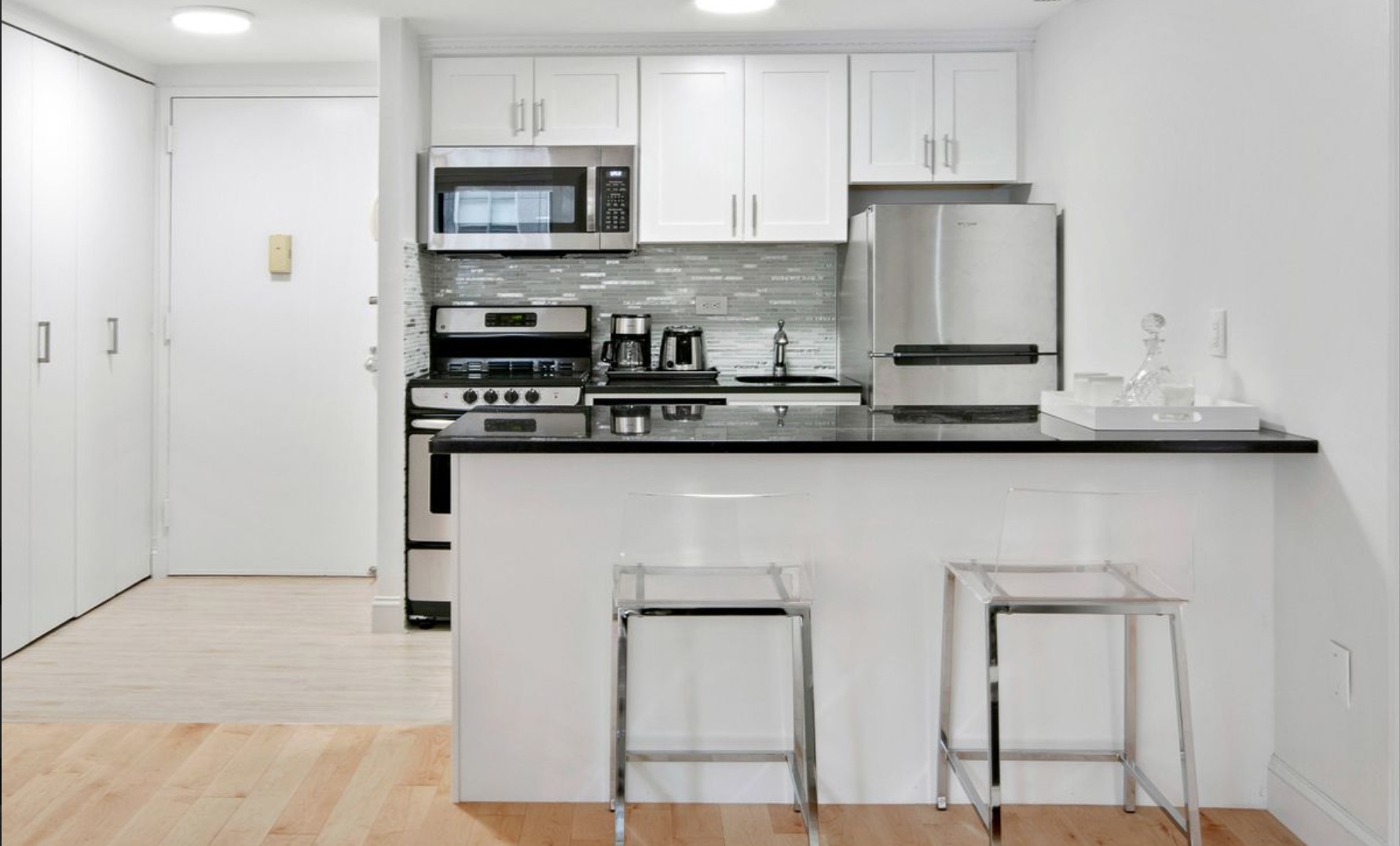 150 West 51st Street, Unit 1104 Manhattan, NY 10019 - Photo 2 of 7