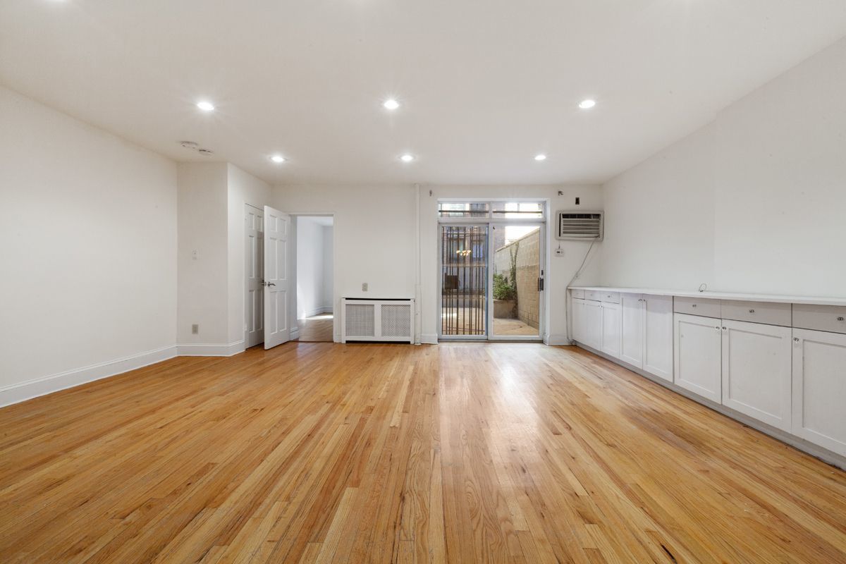 43 West 76th Street, Unit AB Manhattan, NY 10023 - Photo 2 of 7