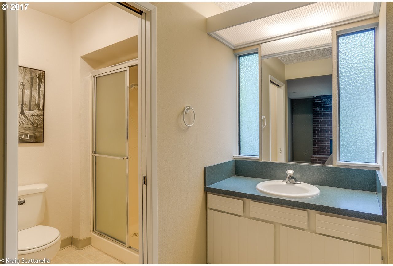 9832 Southwest Quail Post Road Portland, OR 97219 - Photo 14 of 21 Gallery Image 14