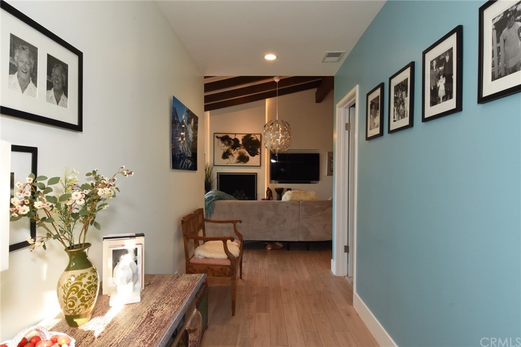 12 Harbor Sight Drive Rolling Hills Estates, CA 90274 - Photo 21 of 56 View of the home upon entry! Super welcoming!
