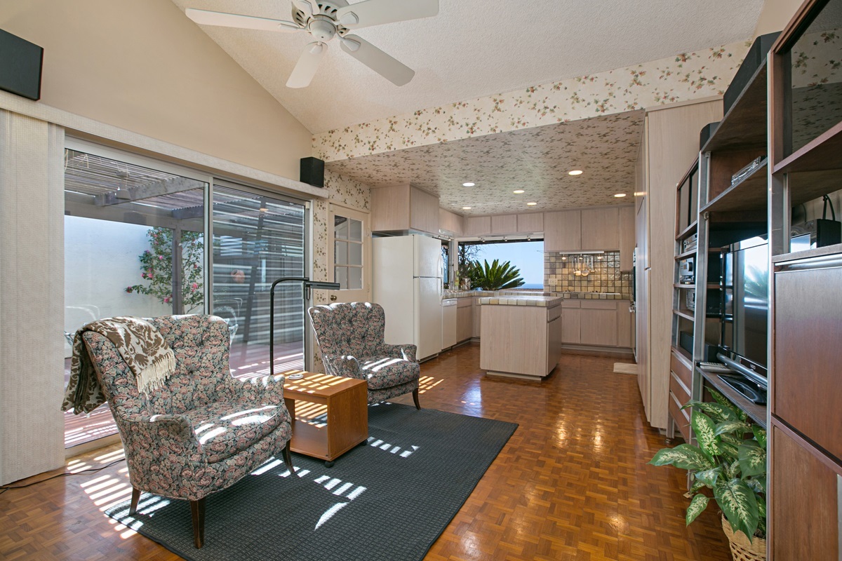 14066 Crest Way Del Mar, CA 92014 - Photo 10 of 23