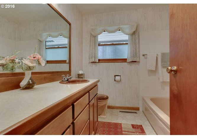 17185 Southwest Alexander Street Aloha, OR 97003 - Photo 19 of 32 Gallery Image 19