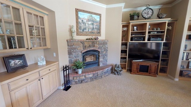19177 Kanbridge Street Apple Valley, CA 92308 - Photo 9 of 60