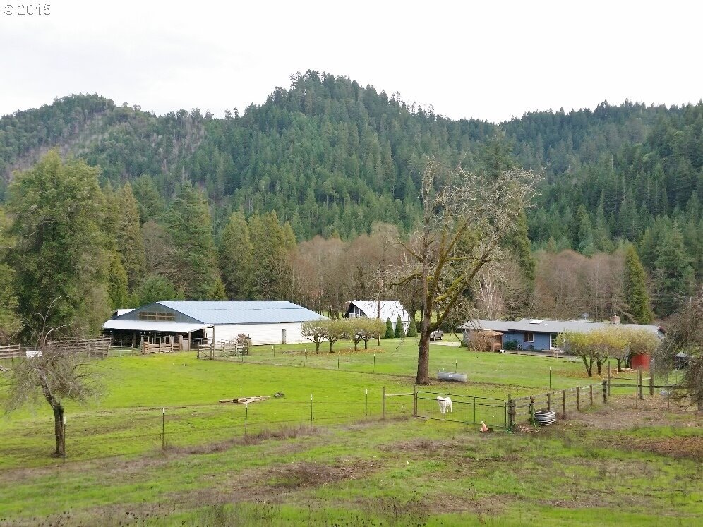 10508 South Myrtle Road Myrtle Creek, OR 97457 - Photo 2 of 26 Gallery Image 2