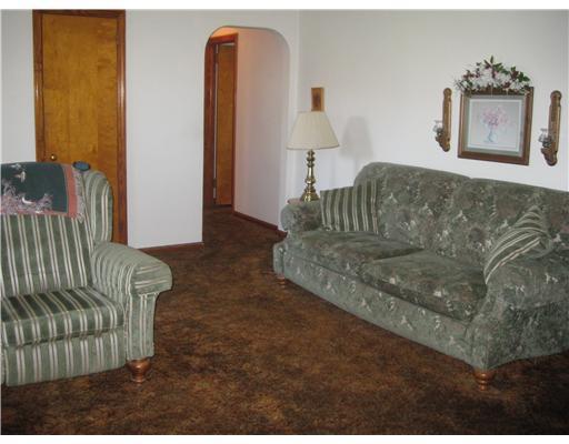 124 Ridgeview Drive Aliquippa, PA 15001 - Photo 2 of 8 Gallery Image 2