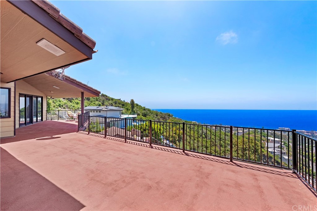 1055 Summit Drive Laguna Beach, CA 92651 - Photo 6 of 75