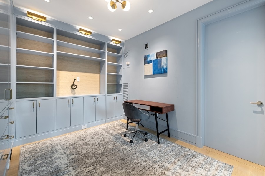 255 East 74th Street, Unit 19A Manhattan, NY 10021 - Photo 12 of 30