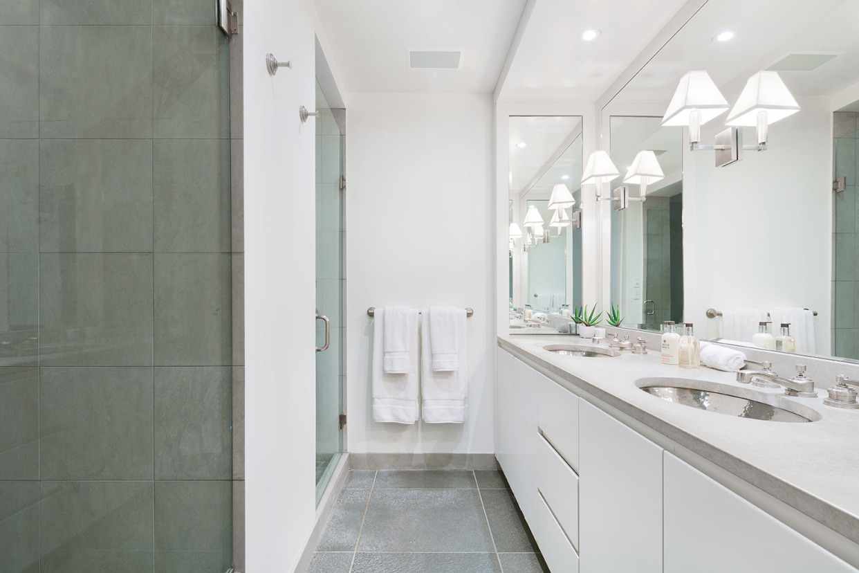 870 United Nations Plaza, Unit PH37E/38E Manhattan, NY 10017 - Photo 9 of 21