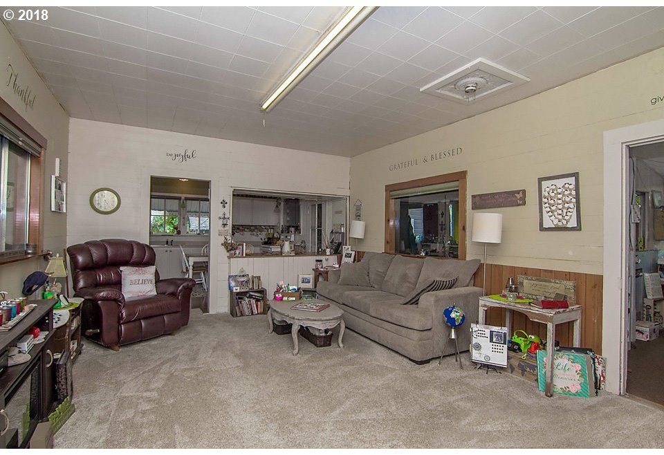 110 Iverson Road Umpqua, OR 97486 - Photo 9 of 15 Gallery Image 9