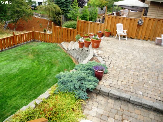 327 Southwest 37th Terrace Gresham, OR 97080 - Photo 8 of 16