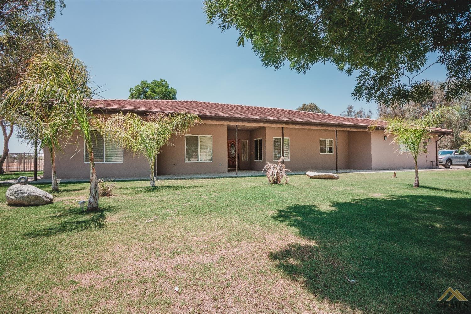 3800 South Sterling Road Bakersfield, CA 93307 - Photo 1 of 31 Main House