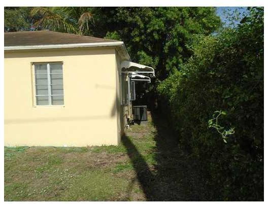 648 West 1st Street Riviera Beach, FL 33404 - Photo 5 of 11