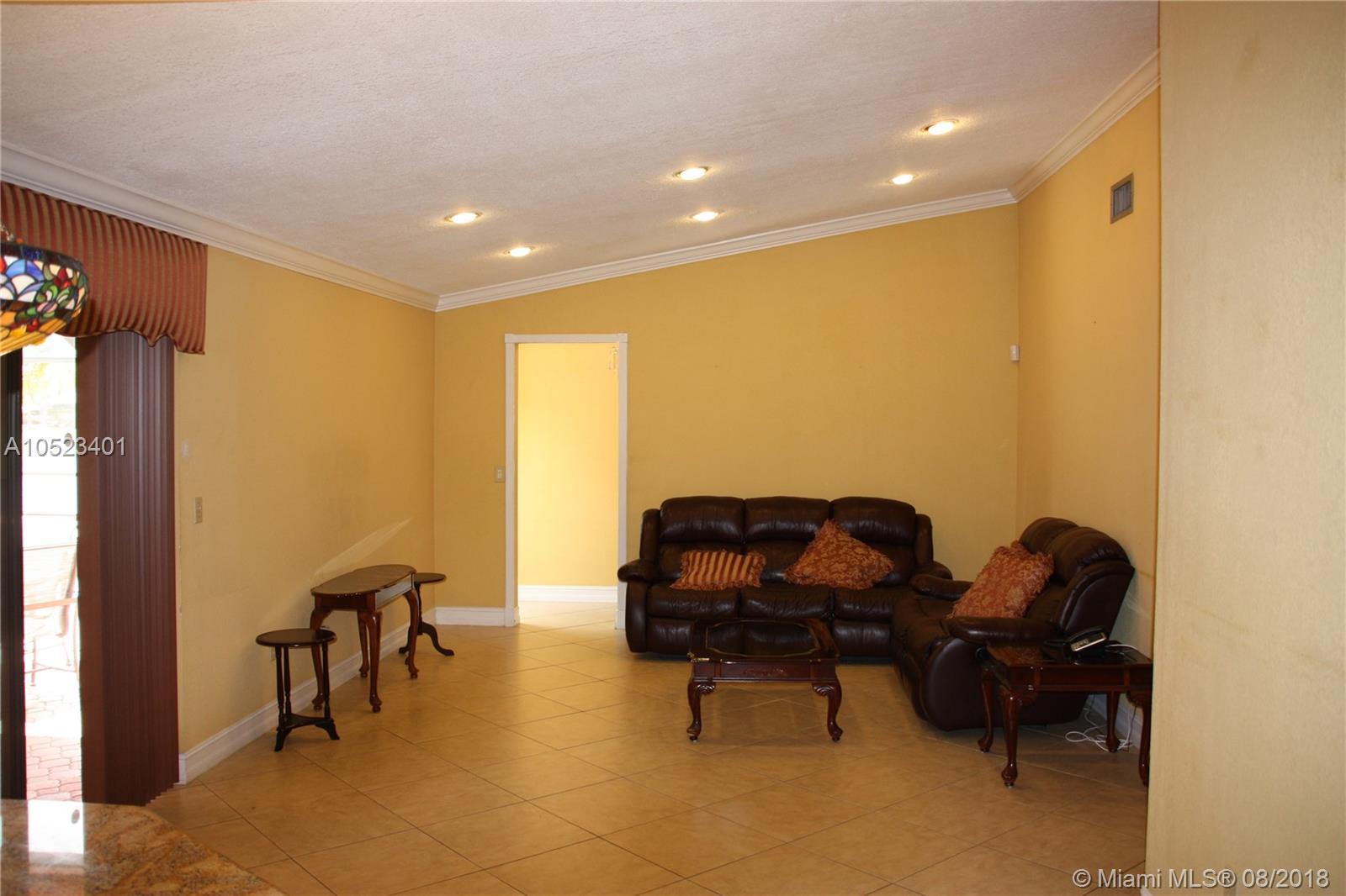 15510 South Roundtable Road Davie, FL 33331 - Photo 9 of 24 Gallery Image 9