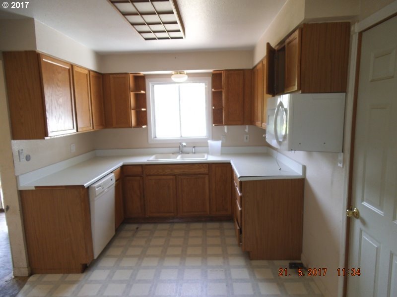 2398 Arthur Drive Reedsport, OR 97467 - Photo 4 of 23 Gallery Image 4