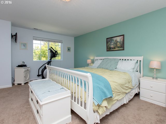 4566 Southeast Davis Road Hillsboro, OR 97123 - Photo 20 of 32 Gallery Image 20