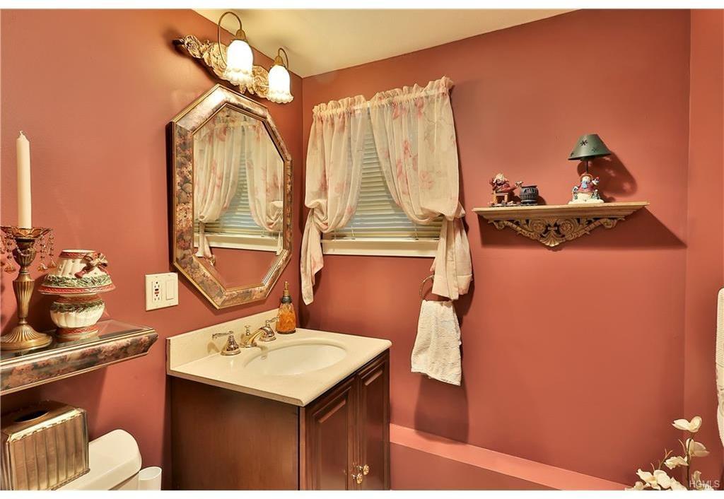 17 Lorenz Drive Valhalla, NY 10595 - Photo 24 of 30