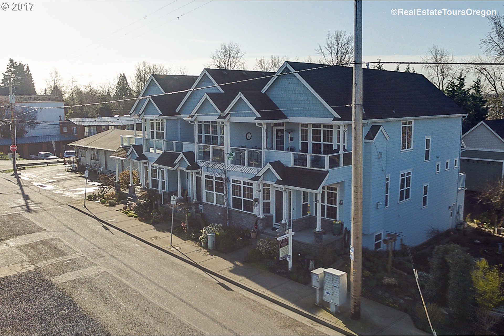 328 North Bridgeton Road, Unit W END Portland, OR 97217 - Photo 7 of 30 Gallery Image 7