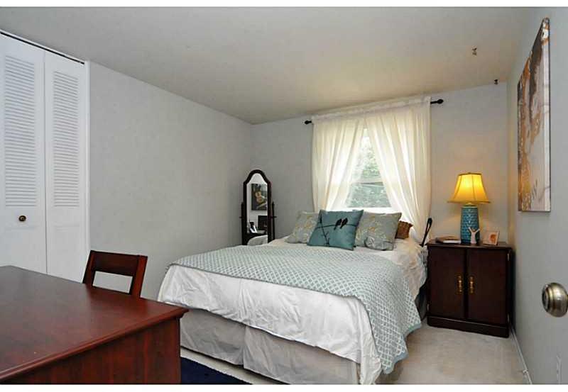 310 Foxcroft Road Pittsburgh, PA 15220 - Photo 13 of 24 Gallery Image 13