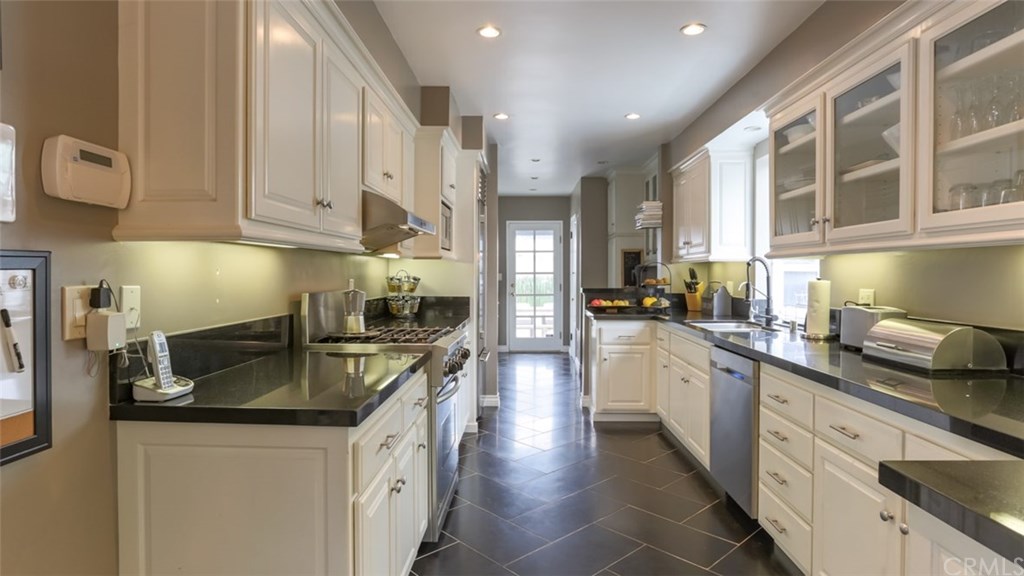 154 Allen Avenue Glendale, CA 91201 - Photo 14 of 32