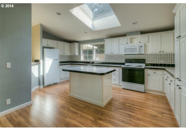 8205 Sunnyside Road Southeast Salem, OR 97306 - Photo 4 of 16 Gallery Image 4