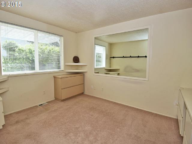 1710 Thompson Road Woodburn, OR 97071 - Photo 8 of 16 Gallery Image 8