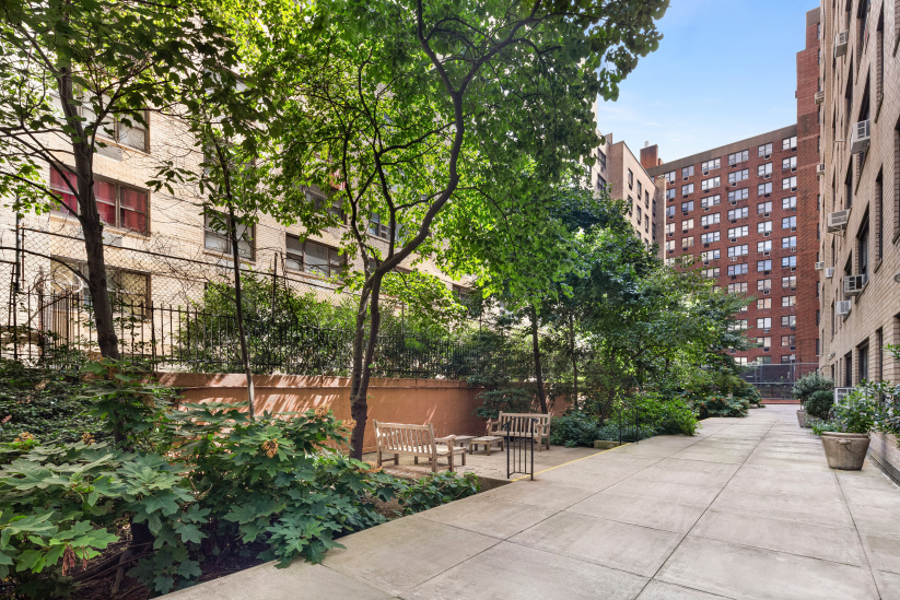 425 E 79th St, Manhattan, NY 10075 - Photo 7 of 13