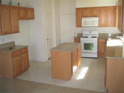 8203 Wellstone Way Bakersfield, CA 93313 - Photo 6 of 15