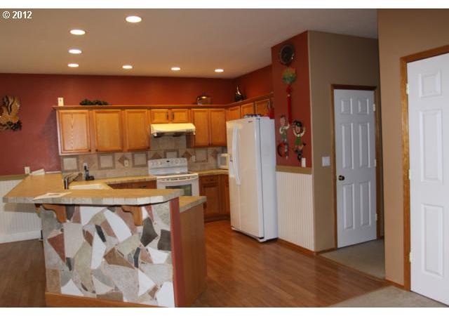 15527 Southwest 144th Terrace Portland, OR 97224 - Photo 2 of 7