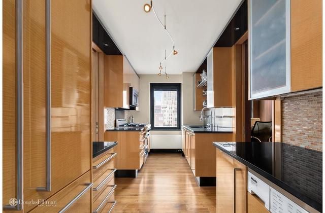 $3,995,000 | 50 East 79th Street, Unit 12E | Upper East Side