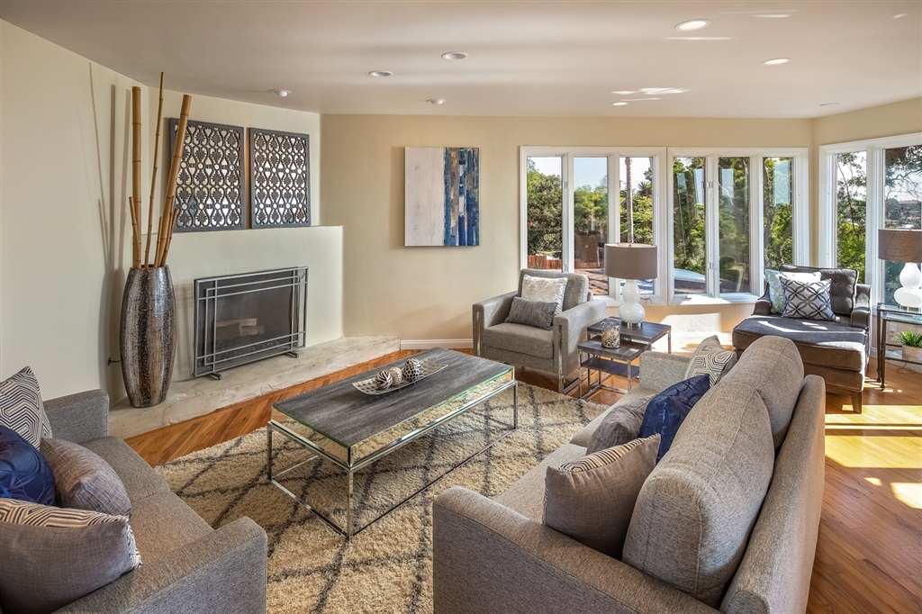 350 East Glaucus Street Encinitas, CA 92024 - Photo 3 of 23