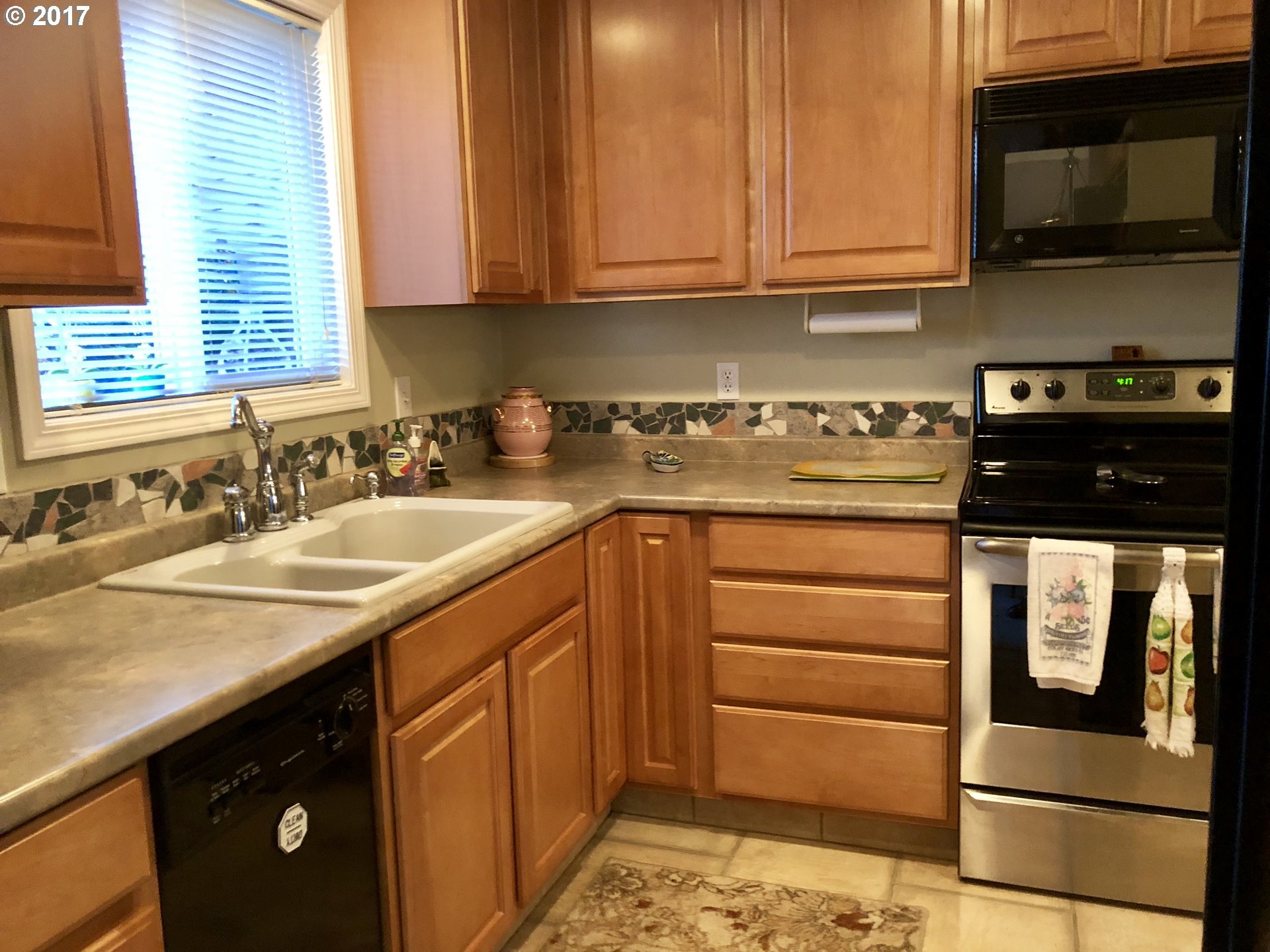 1284 Quinn Road Woodburn, OR 97071 - Photo 1 of 16 Gallery Image 1