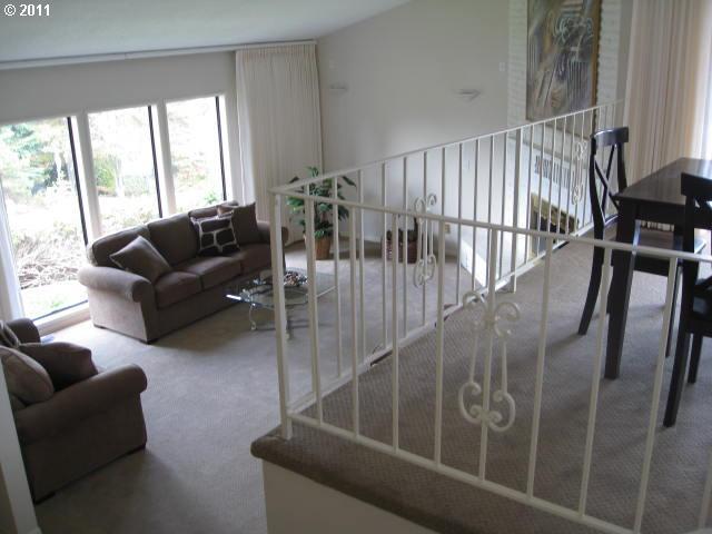 3114 Southwest Ridge Drive Portland, OR 97219 - Photo 10 of 16 Gallery Image 10