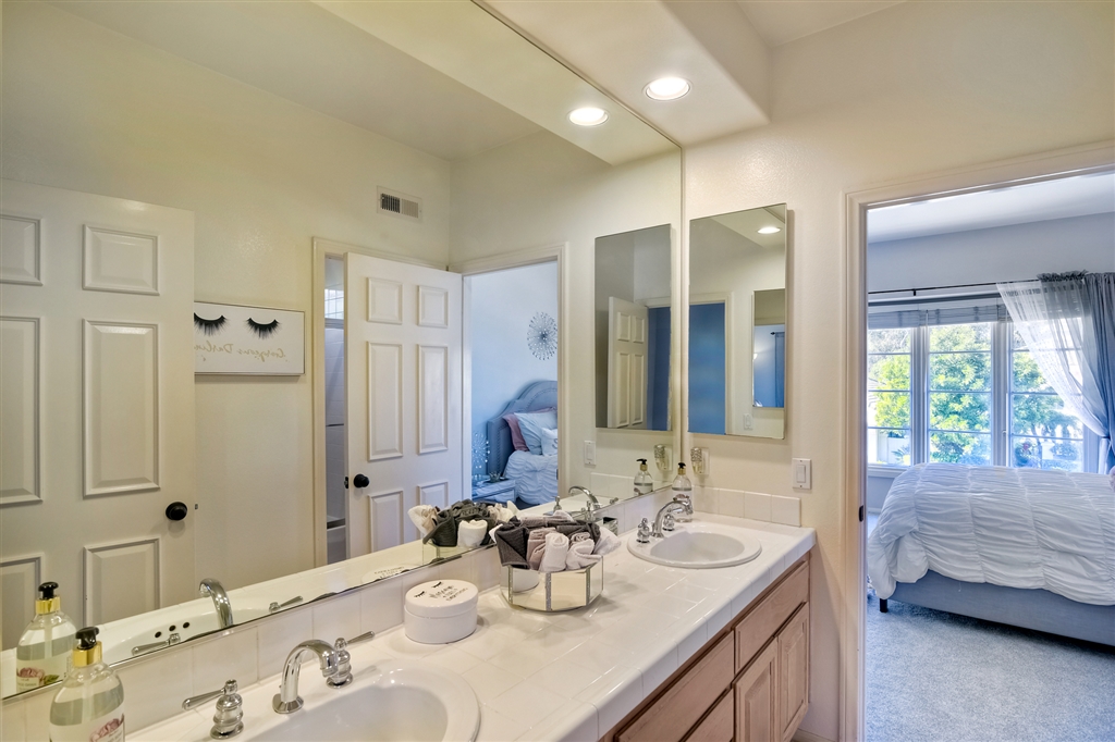 7162 Tern Place Carlsbad, CA 92011 - Photo 14 of 25