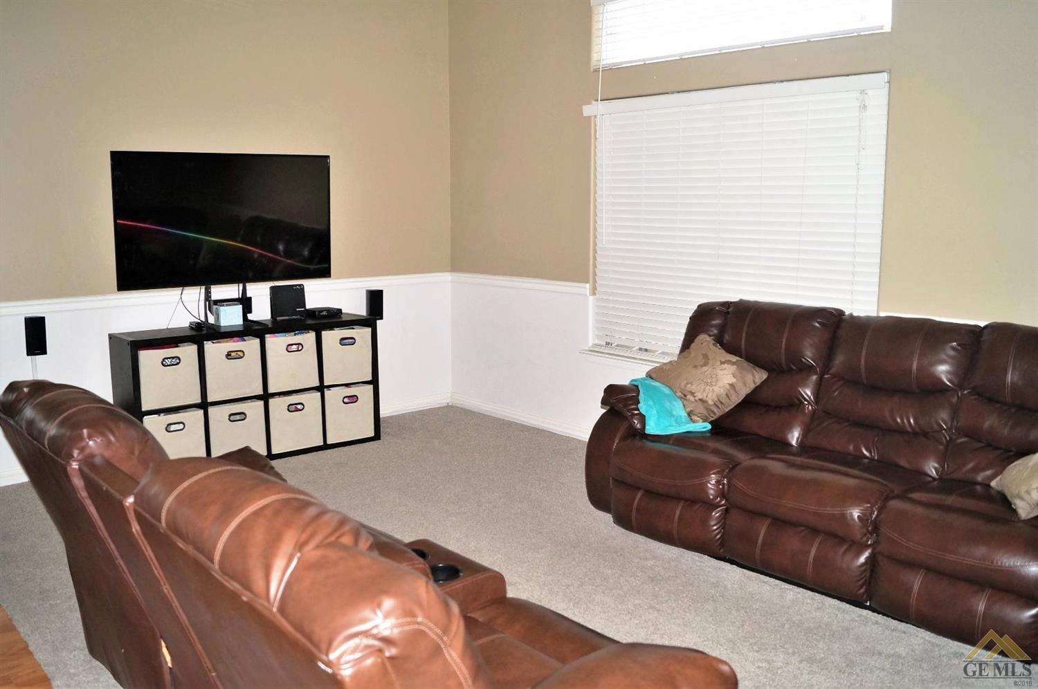 5407 Spring Flower Way Bakersfield, CA 93313 - Photo 4 of 21