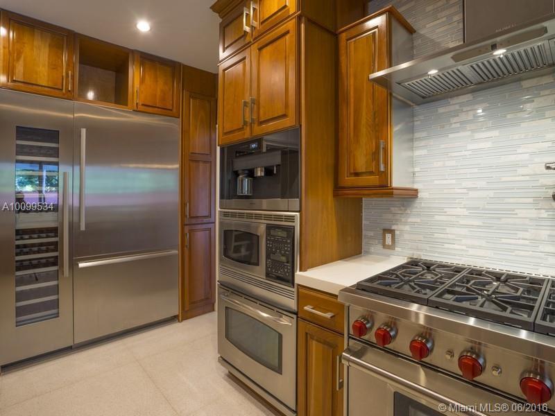 560 Northeast 57th Street Miami, FL 33137 - Photo 6 of 31