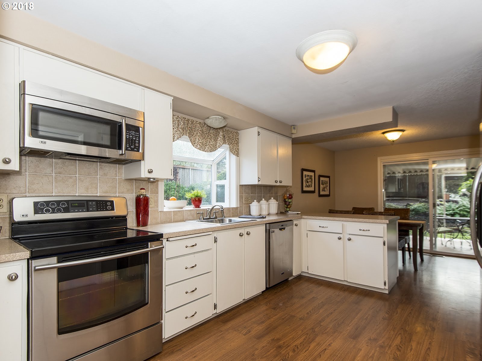 8882 Southwest Arapaho Road Tualatin, OR 97062 - Photo 10 of 29 Gallery Image 10