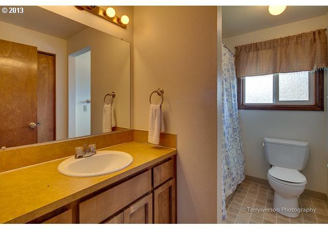 3874 Northeast Rene Avenue Gresham, OR 97030 - Photo 10 of 16 Gallery Image 10