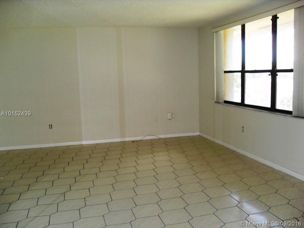 California Club Miami, FL 33179 - Photo 5 of 6