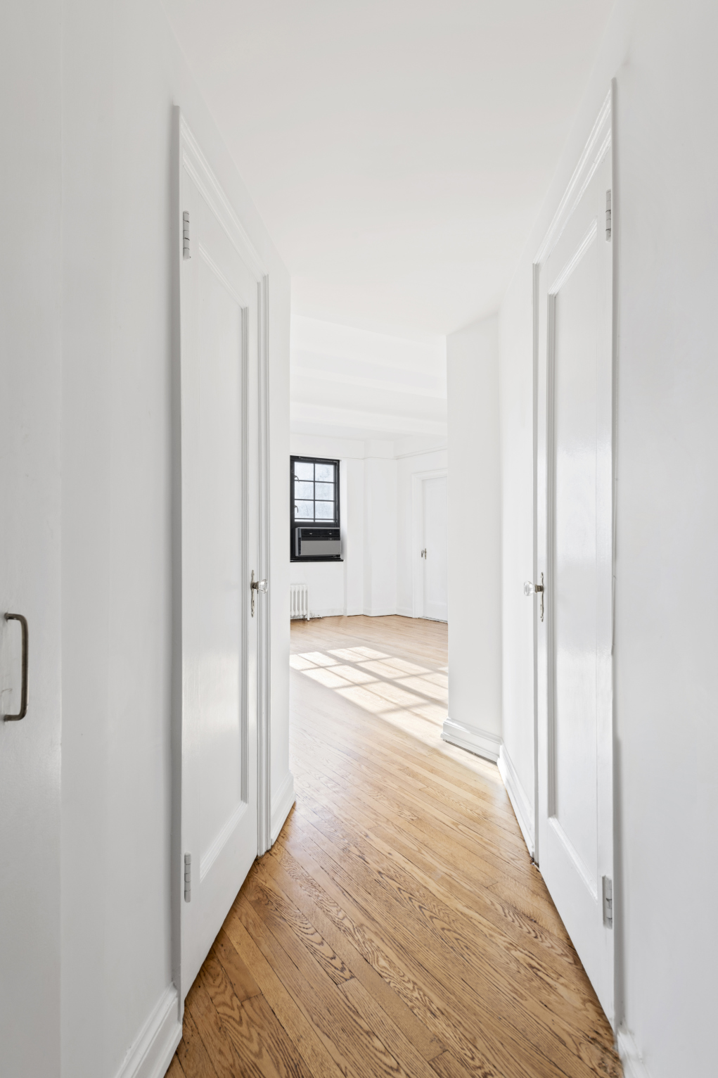 211 East 35th Street, Unit 8A Manhattan, NY 10016 - Photo 3 of 9