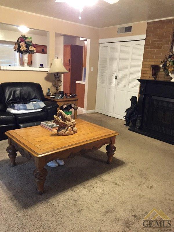 1713 Locust Ravine Bakersfield, CA 93306 - Photo 4 of 15 Gallery Image 4