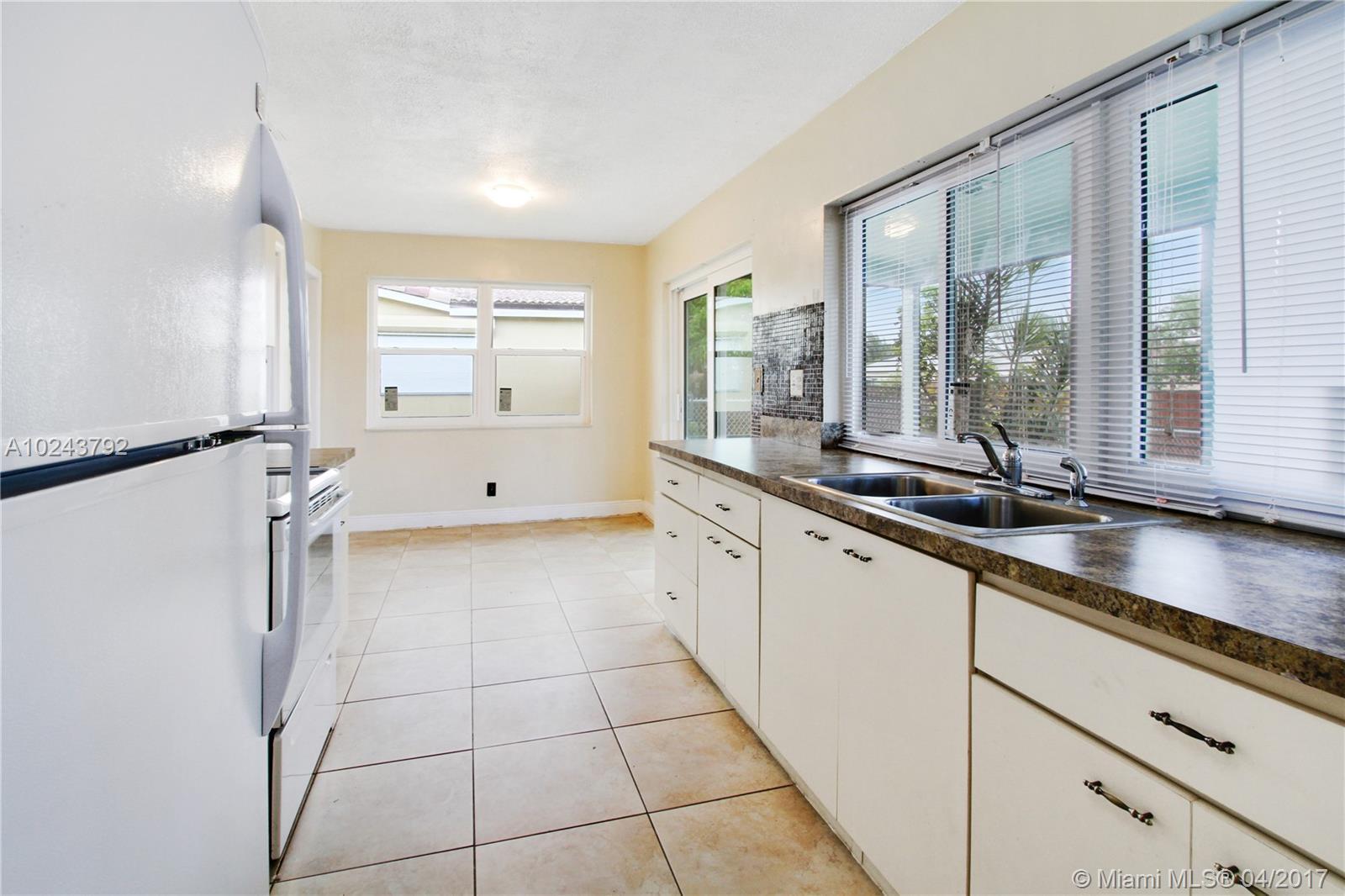 2109 North Park Road Hollywood, FL 33021 - Photo 3 of 15