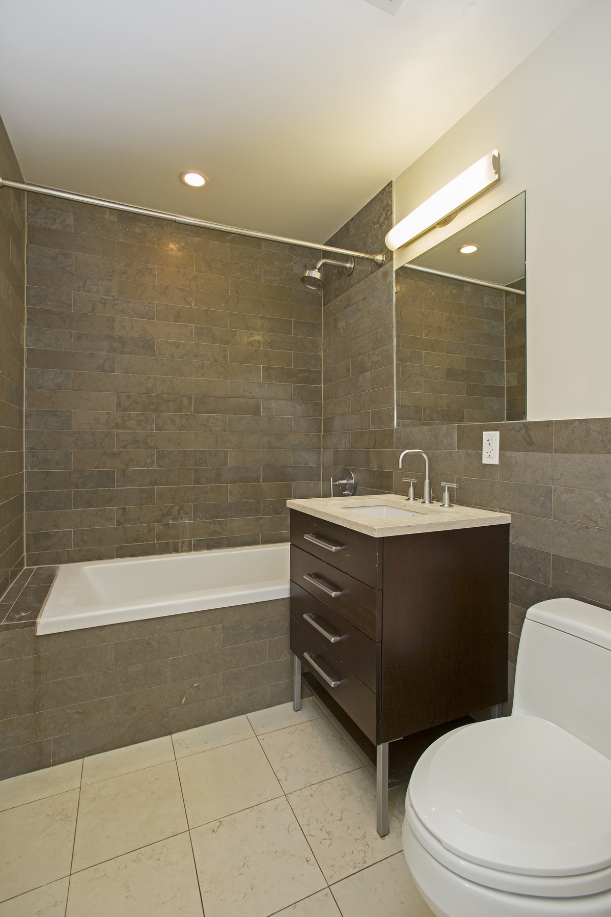 10-63 Jackson Avenue, Unit 6C Queens, NY 11101 - Photo 4 of 11