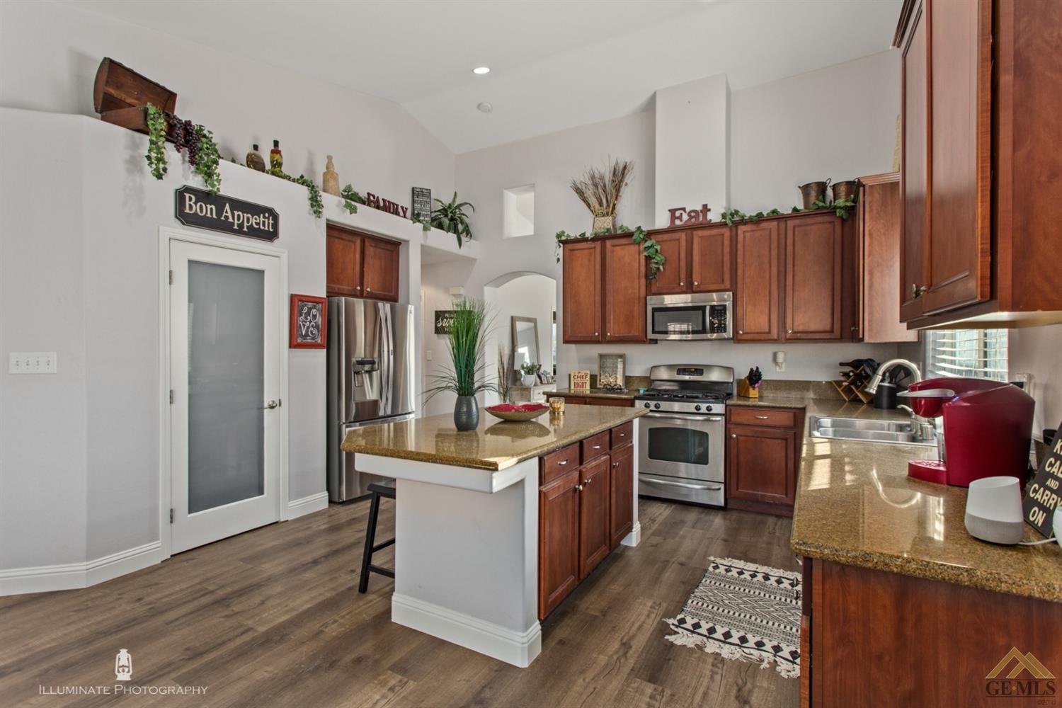 13200 Ridgeway Meadows Drive Bakersfield, CA 93314 - Photo 11 of 32