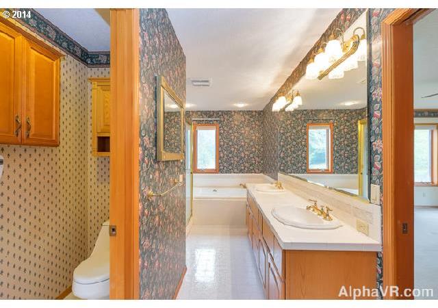 33635 Southwest Larkins Mill Road Hillsboro, OR 97123 - Photo 11 of 15 Gallery Image 11