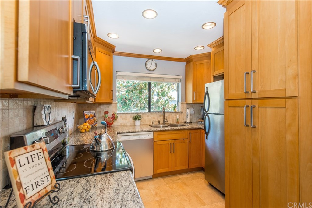 131 Remington, Unit 239 Irvine, CA 92620 - Photo 16 of 36 Shaker style cabinets.... what everyone wants!