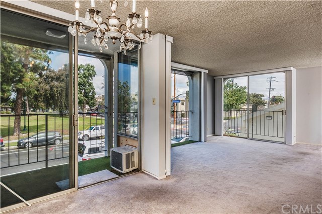 2101 2nd Street, Unit 203 Long Beach, CA 90803 - Photo 6 of 22 Dining room facing living room
