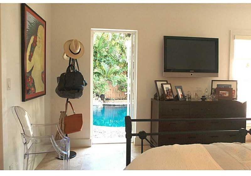 5855 North Bay Road Miami Beach, FL 33140 - Photo 13 of 24