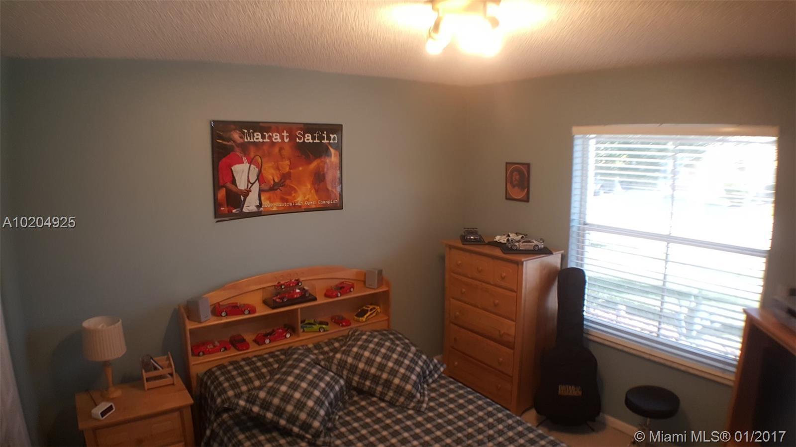 Encantada Pembroke Pines, FL 33029 - Photo 17 of 32