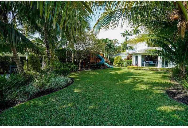 1437 Biscaya Drive Surfside, FL 33154 - Photo 23 of 26