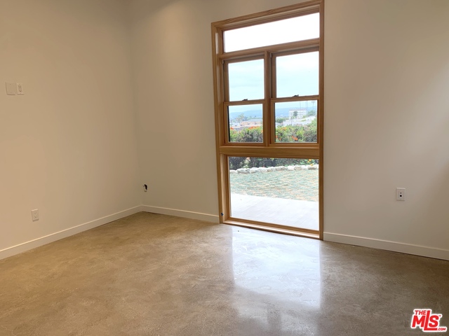 1402 Sutherland Street Los Angeles, CA 90026 - Photo 7 of 14